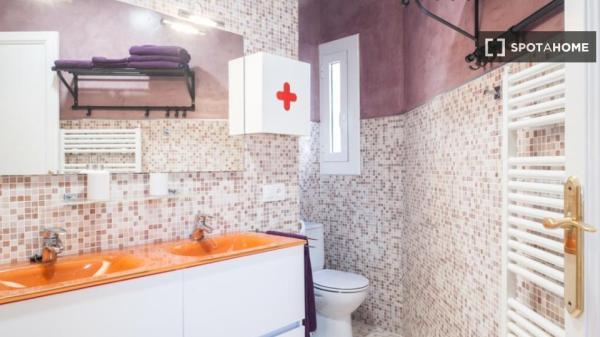 Se alquila piso de 4 habitaciones en La Nova Esquerra.