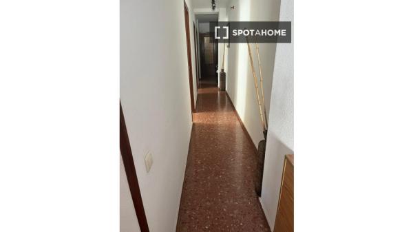 Room in shared apartment in València