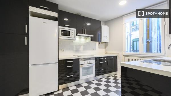Piso de 2 habitaciones en alquiler en Argüelles, Madrid.