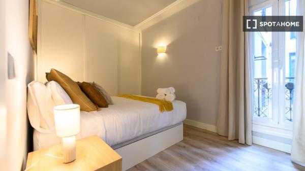 Piso de 2 habitaciones en alquiler en Argüelles, Madrid.