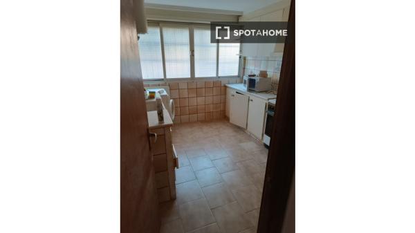 Habitación en piso de 4 dormitorios en alquiler en Cabanyal-Canyamelar.