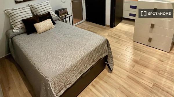 Habitación en piso compartido de 3 habitaciones en alquiler en Sabadell