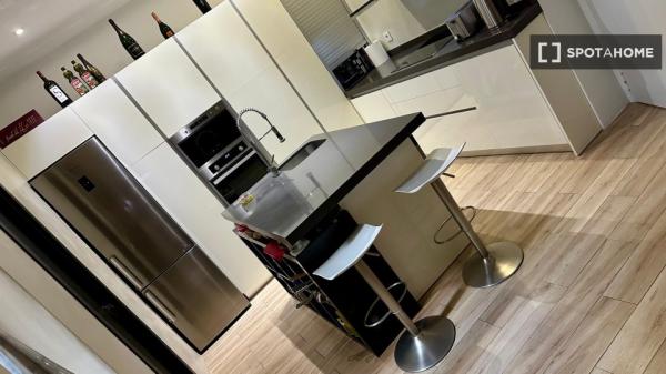 Habitación en piso compartido de 3 habitaciones en alquiler en Sabadell