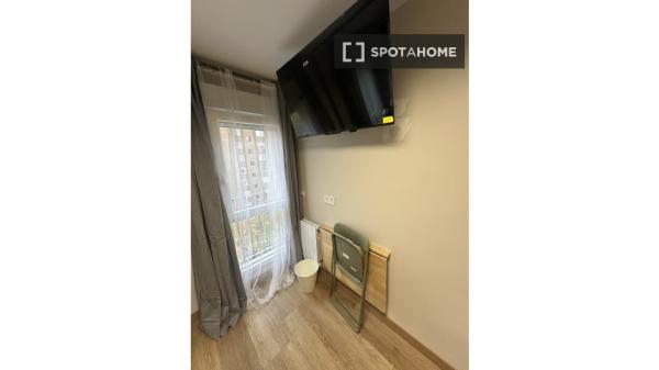 Habitación en piso compartido en madrid.