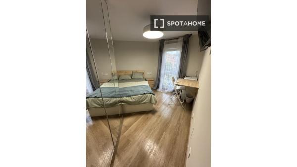 Habitación en piso compartido en madrid.