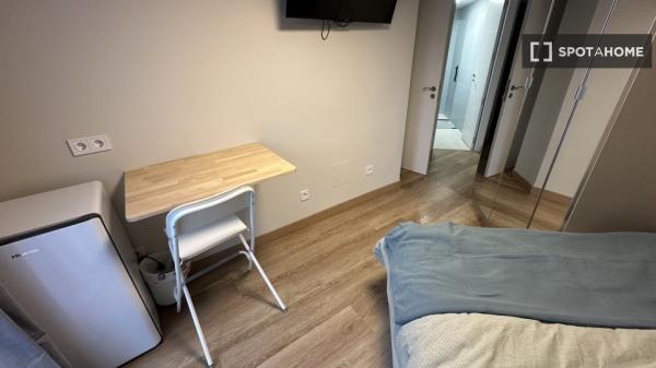 Habitación en piso compartido en madrid.