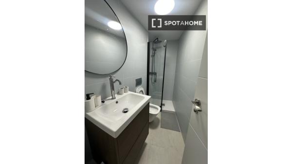 Habitación en piso compartido en madrid.