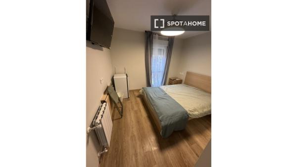 Habitación en piso compartido en madrid.
