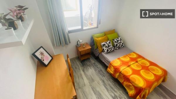 Habitación en apartamento de 5 habitaciones en alquiler en Cortijo Alto