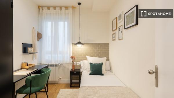 Pokój w mieszkaniu współdzielonym do wynajęcia w Indautxu, Bilbao