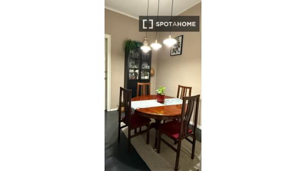 Room in 4-bedroom apartment, La Nova Eixample, Barcelona