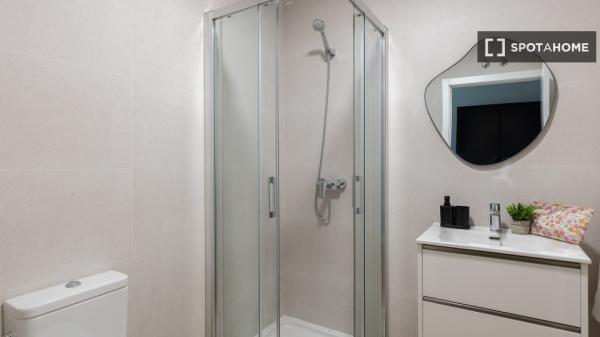 Habitación en piso compartido en alquiler en Indautxu, Bilbao.