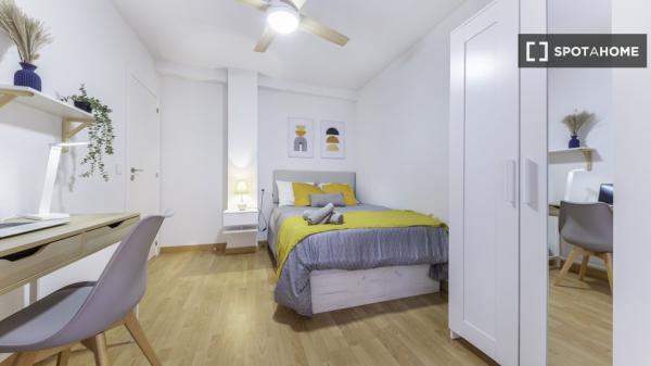 Habitación en piso compartido de 4 habitaciones en Alicante