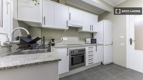 Habitación en piso compartido de 4 habitaciones en Alicante