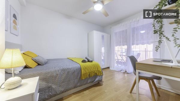 Habitación en piso compartido de 4 habitaciones en Alicante