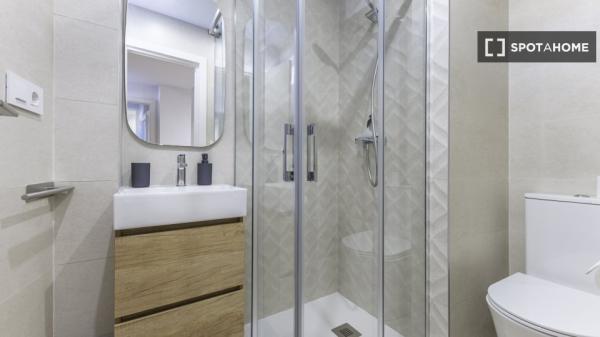 Habitación en piso compartido de 4 habitaciones en Alicante