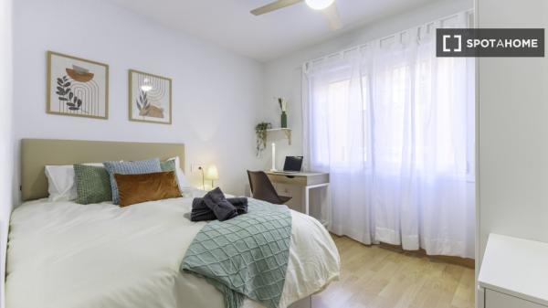 Habitación en piso compartido de 4 habitaciones en Alicante