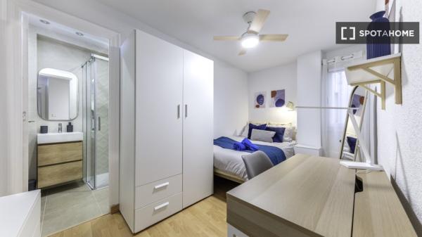 Habitación en piso compartido de 4 habitaciones en Alicante