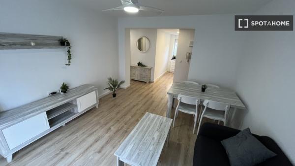 Apartamento de 3 habitaciones en alquiler en El Botánic, Valencia.