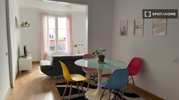 Pokój we wspólnym mieszkaniu w Barcelonie