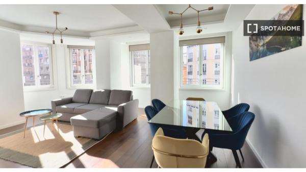 Apartamento de 2 dormitorios en alquiler en Palacio, Madrid