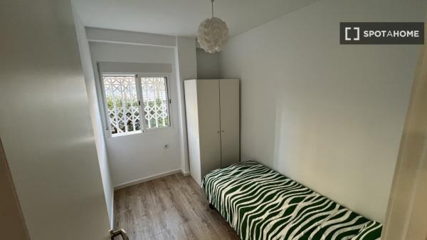 Apartamento de 3 habitaciones en alquiler en El Botánic, Valencia.