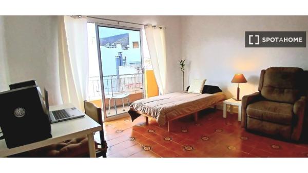 Chambre dans un appartement partagé de 4 chambres à Zona Centro, Tenerife