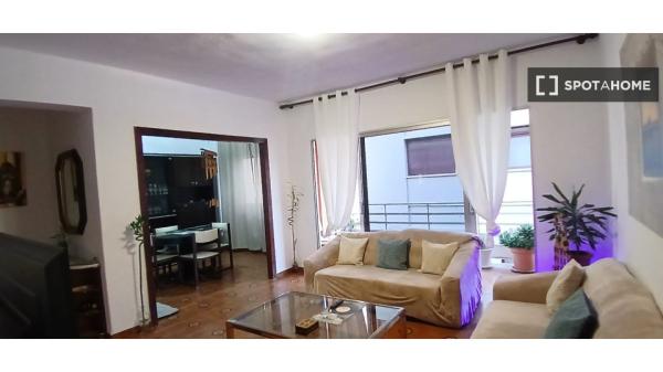 Chambre dans un appartement partagé de 4 chambres à Zona Centro, Tenerife