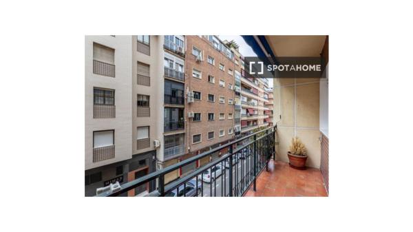 Shared room for rent in Camino de Ronda, Granada