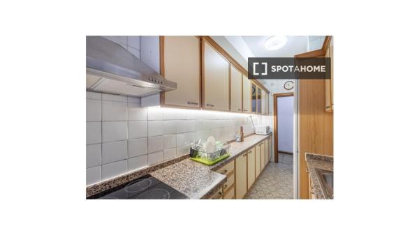 Shared room for rent in Camino de Ronda, Granada