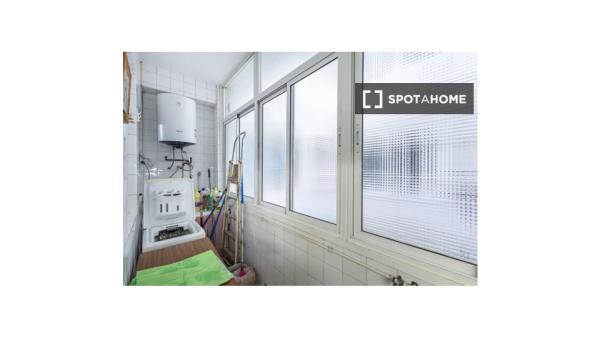 Shared room for rent in Camino de Ronda, Granada