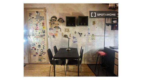 Pokój we wspólnym mieszkaniu w Barcelonie