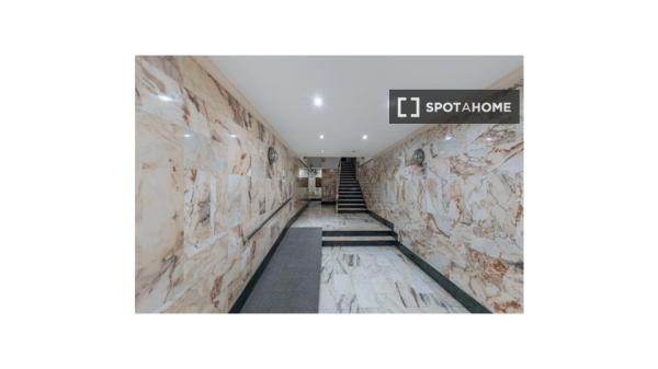 Shared room for rent in Camino de Ronda, Granada