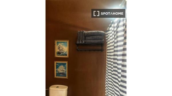 Pokój we wspólnym mieszkaniu w Barcelonie