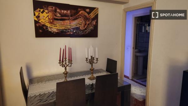 Pokój we wspólnym mieszkaniu w Barcelonie