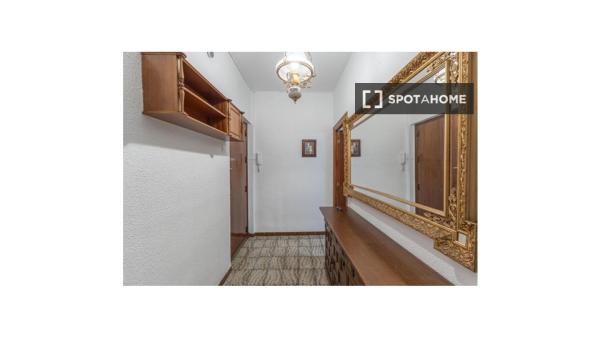 Wspólny pokój do wynajęcia w Camino de Ronda w Granadzie