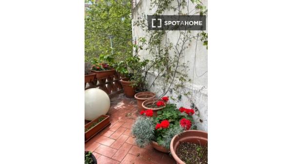 Pokój we wspólnym mieszkaniu w Barcelonie