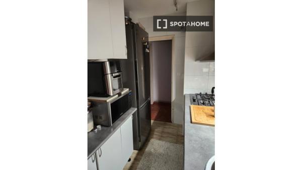 Pokój we wspólnym mieszkaniu w Barcelonie