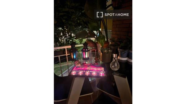 Pokój we wspólnym mieszkaniu w Barcelonie