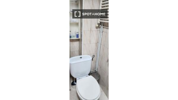 Pokój we wspólnym mieszkaniu w Barcelonie