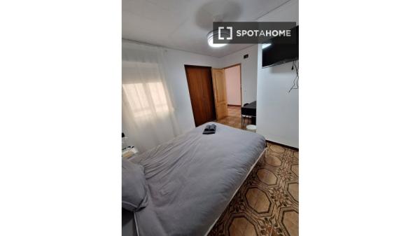 Appartement de 5 chambres à louer à Alberic, Valence