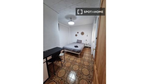 Appartement de 5 chambres à louer à Alberic, Valence