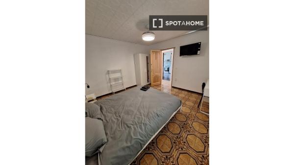 Appartement de 5 chambres à louer à Alberic, Valence