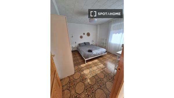 Appartement de 5 chambres à louer à Alberic, Valence