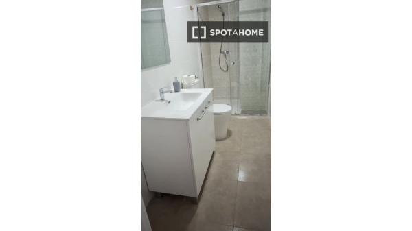 Appartement de 5 chambres à louer à Alberic, Valence