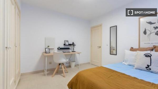 Habitación en piso compartido en madrid.
