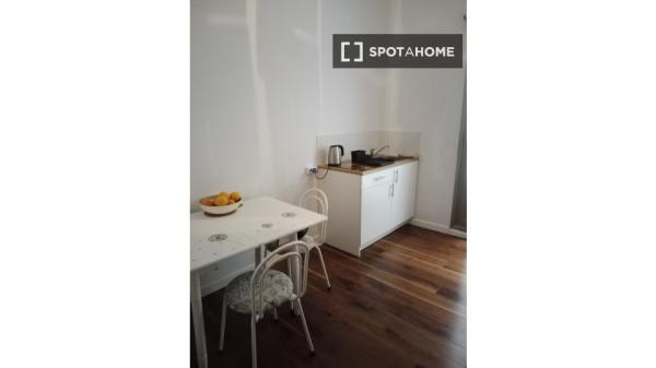 Habitación en piso compartido en La Gran Vía, Valencia