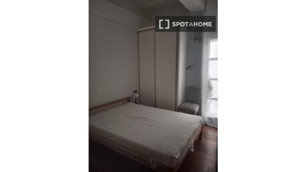 Habitación en piso compartido en La Gran Vía, Valencia