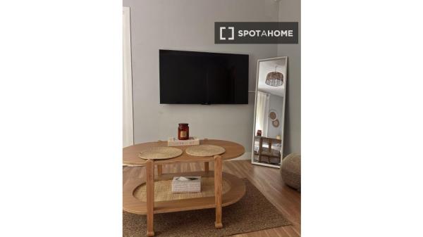 Apartamento de 3 habitaciones en alquiler en El Carmel, Barcelona.