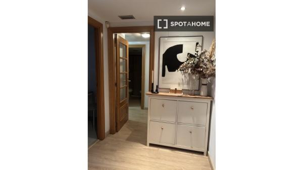 Se alquila habitación en Penya-Roja, Valencia.